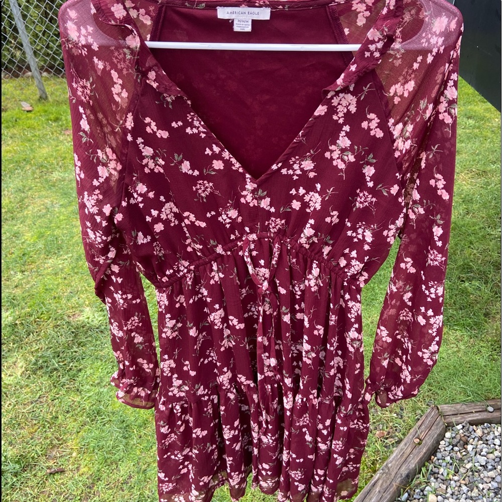 American Eagle burgundy floral flowery dress with elastic tie and v neck